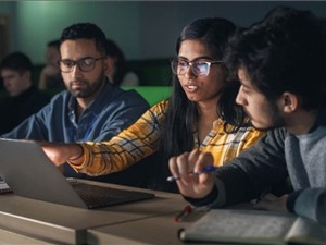 Du học sinh châu Á có quay lưng với phương Tây?